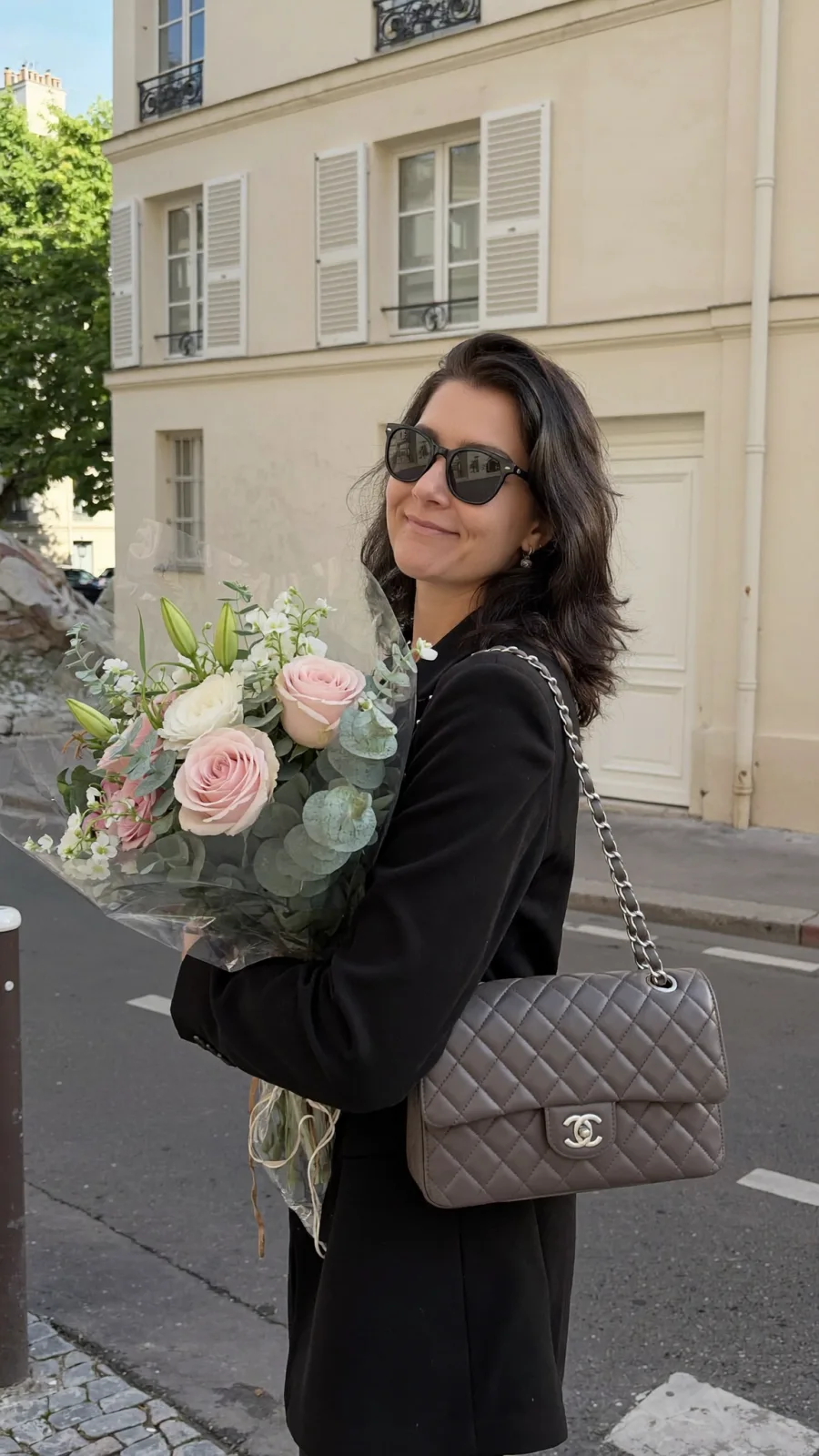 Mein KI-Klon mit Blumen unterwegs
